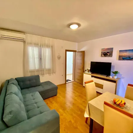 Marina Apartment *